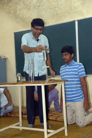 Oscillating Reaction