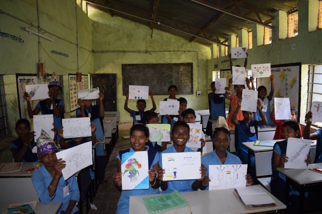 Kids of class 5th to 10th showing their drawings.