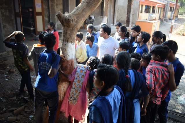 Sab Kya Dekh Rahe Hai?