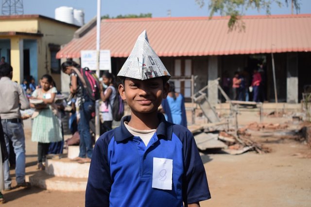 &quot;Didi meri photo khincho na.&quot; after wearing self made topi.